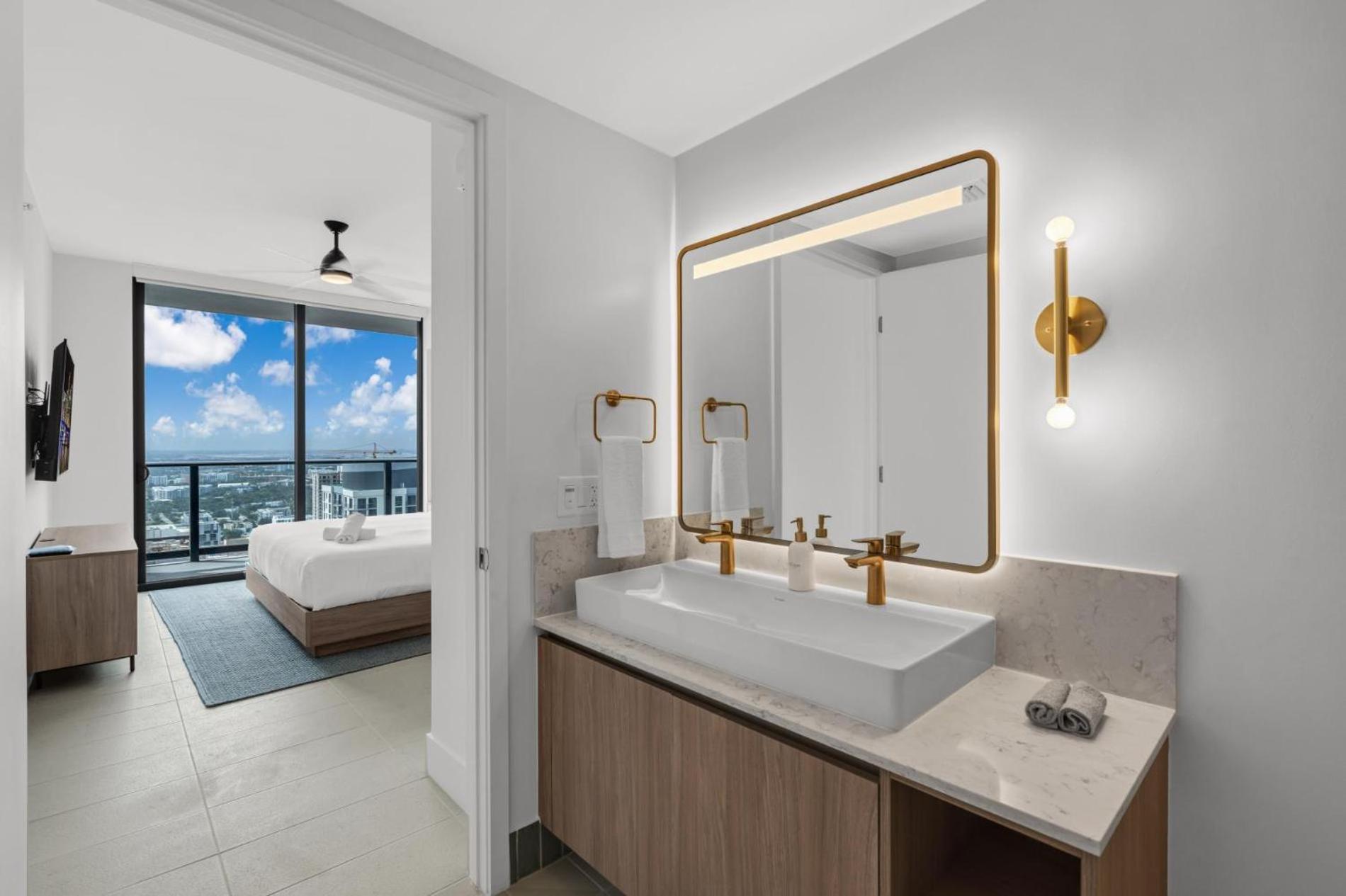Modern 1Br Apartment With Breathtaking Views Heart Of Downtown 마이애미 외부 사진