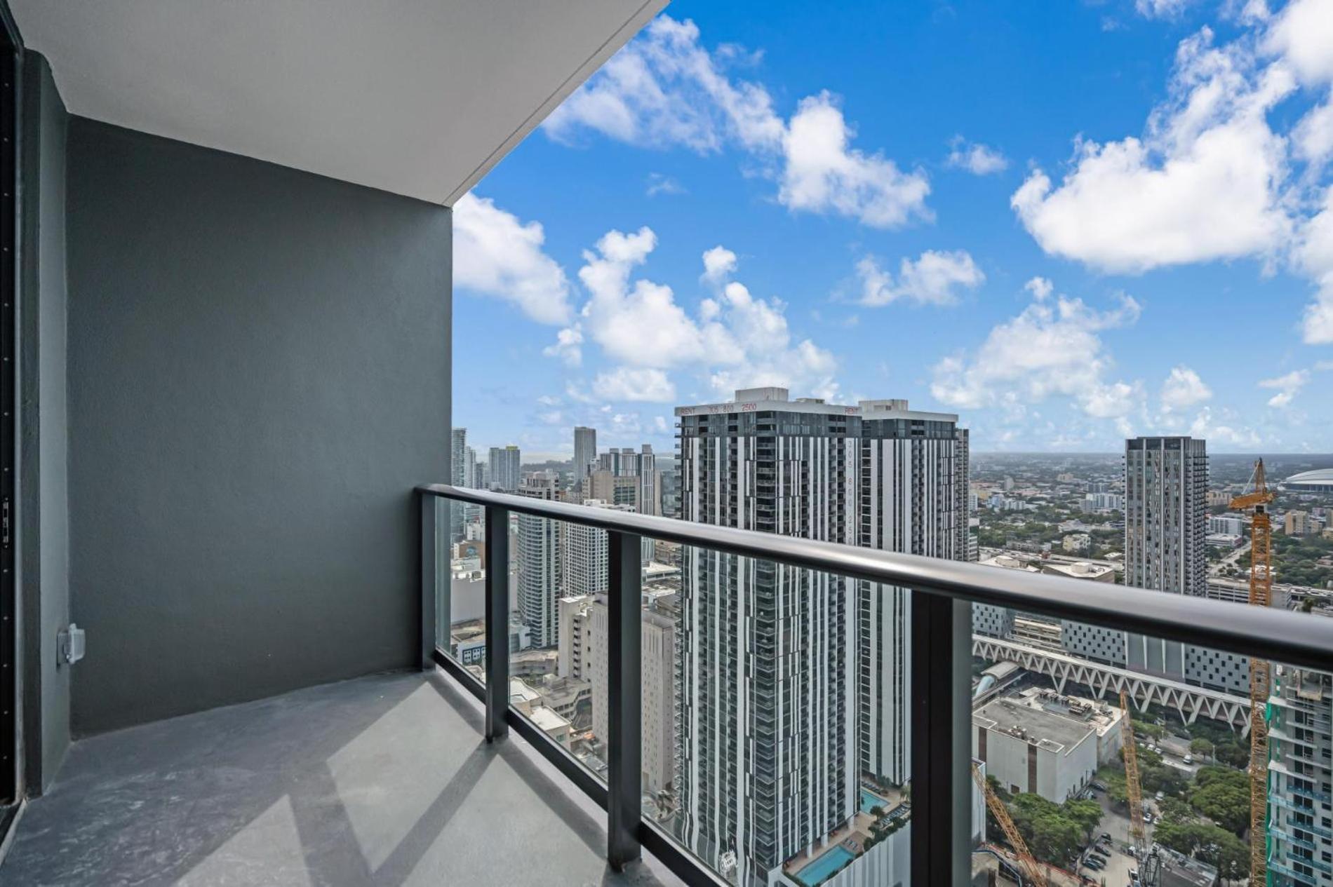 Modern 1Br Apartment With Breathtaking Views Heart Of Downtown 마이애미 외부 사진